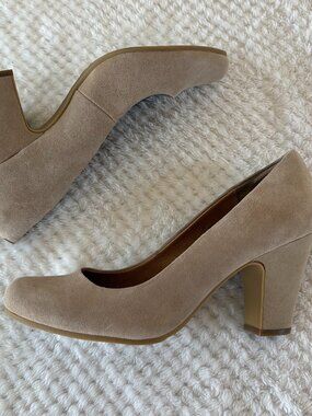 Sofft Nude Suede Pumps Sz 10